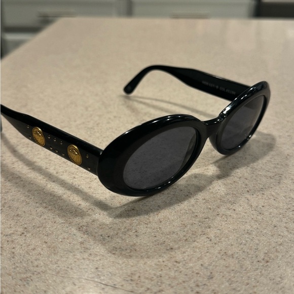 Authentic Gianni Versace Medusa Sunglasses - Picture 8 of 10
